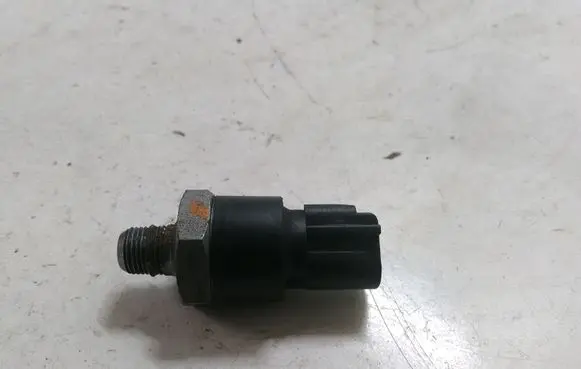 Toyota Aygo AB10 Oil pressure sensor 401742 VALEO