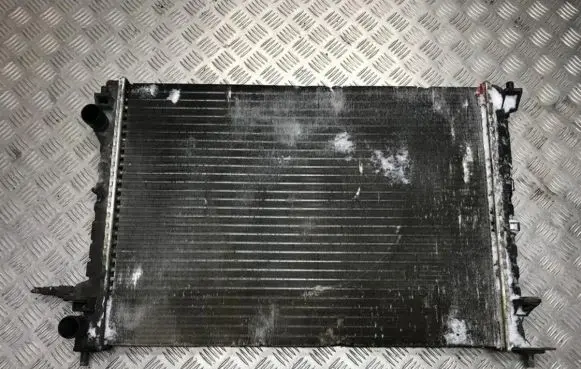 Renault Laguna I Coolant radiator