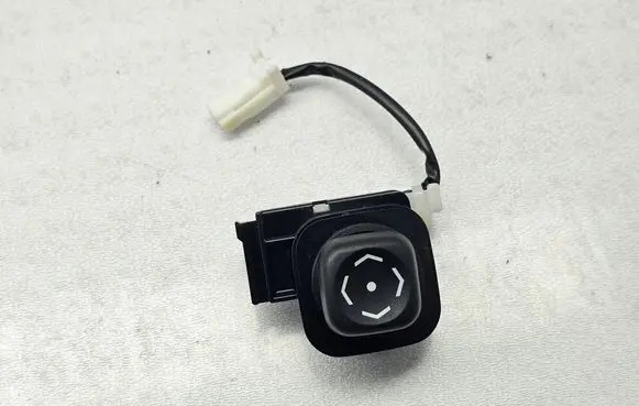 Toyota Avensis T270 Steering wheel adjustment switch 1W21
