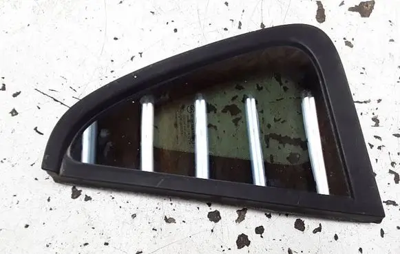 Rear vent window glass