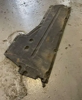 BMW M5 F90 Center/middle under tray cover 7340779