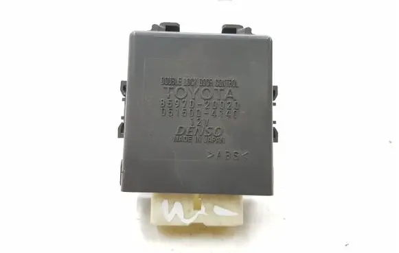 Toyota Avensis T270 Door control unit/module 8597020020