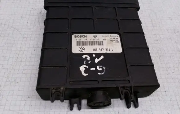 Volkswagen Golf III Engine control unit/module 0261203318 0261203319 1H0907311L