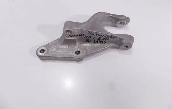 Suzuki Swift III Gearbox mounting bracket