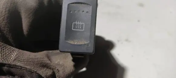 Volkswagen PASSAT B5.5 Windscreen/window heater switch 3B0959621C PA66GF30