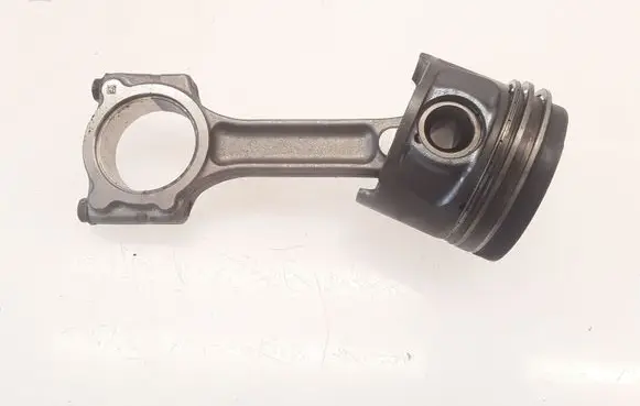Renault Clio IV Piston with connecting rod 19447 7657