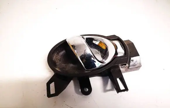 Nissan Juke I F15 Rear door interior handle
