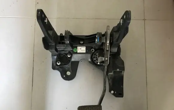 Opel Astra J Brake pedal bracket assembly 13400080