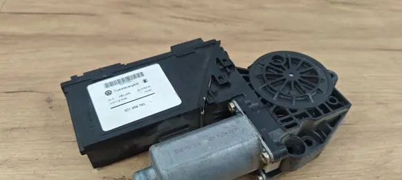 Volkswagen Touareg I Front door window regulator motor 3D1959793 05074300