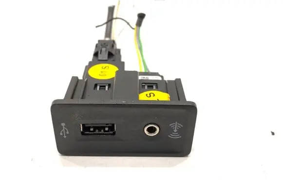 Volkswagen PASSAT B8 USB socket connector 5G0035222H