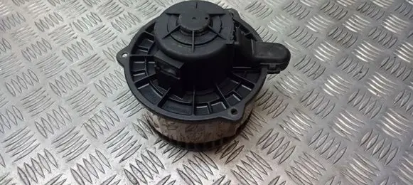 Hyundai Accent Front door blower motor 