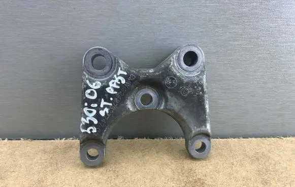BMW 5 E60 E61 Power steering pump mounting bracket 7527747 32427527747