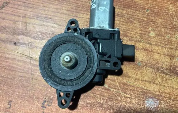Mazda 6 Rear door window regulator motor D6515858X CM012030 GA558R