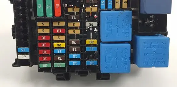 Dacia Sandero Fuse module