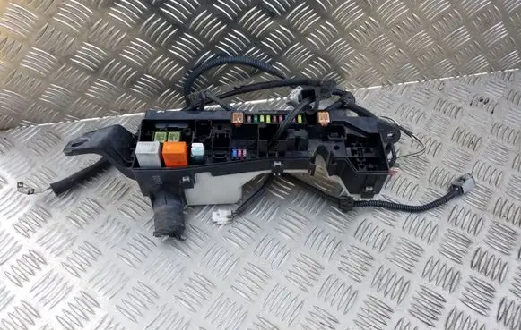 Toyota Corolla Verso AR10 Fuse module