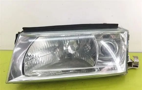 Skoda Octavia Mk1 (1U) Headlight/headlamp 1U1941017D
