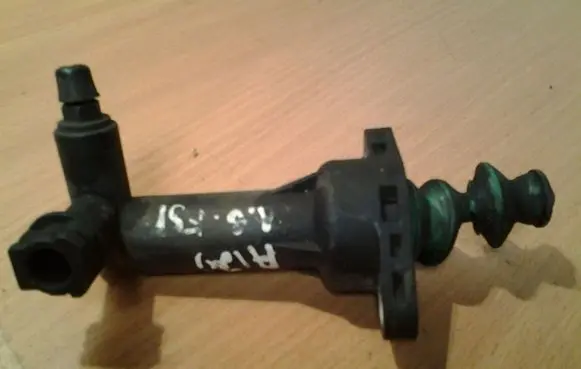 Clutch slave cylinder
