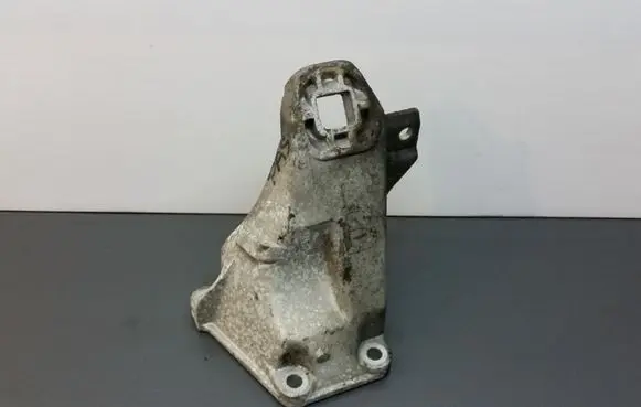 Audi A6 S6 C4 4A Engine mounting bracket 8a0199308a