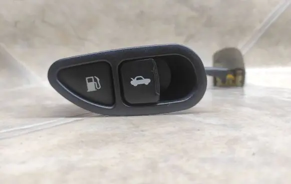 Hyundai Sonata Fuel tank opening switch 935553D010