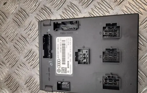 Volkswagen Touareg II Comfort/convenience module 4H0907063D