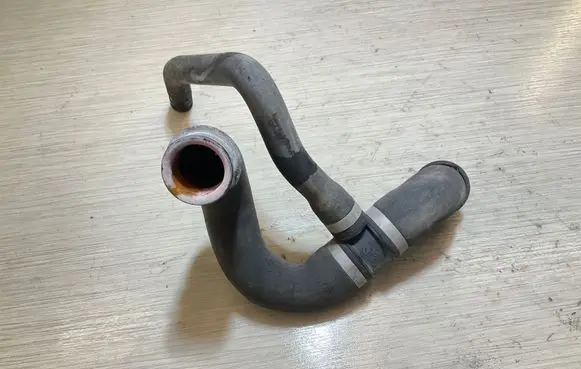 Mercedes-Benz Sprinter W906 Engine coolant pipe/hose