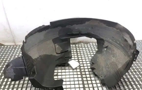 Front wheel arch liner splash guards