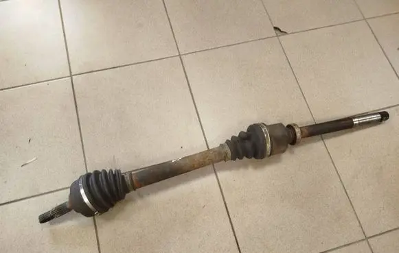 Peugeot 208 I Front driveshaft 