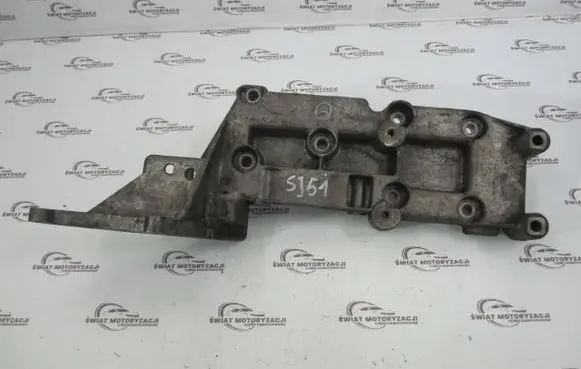 Volvo XC70 Generator/alternator bracket 30757068