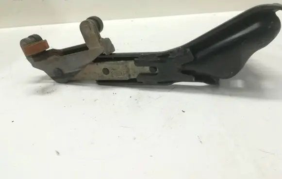 Mercedes-Benz Vito Viano W638 Sliding door middle roller runner A6387630037