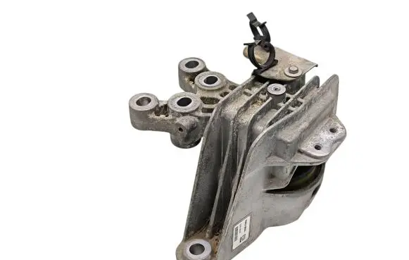 Chrysler Pacifica Engine mount bracket 68237965AC P68237965AC D035133016