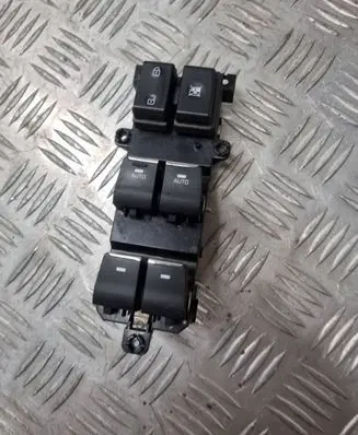 Hyundai Tucson TL Electric window control switch 93570D3500
