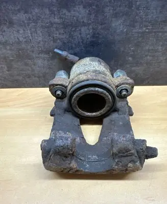 Volkswagen Golf IV Front brake caliper