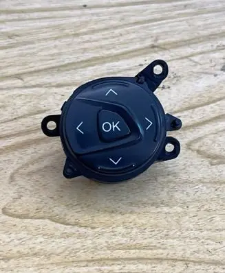 Steering wheel buttons/switches