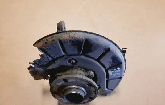 Volkswagen Touran I Front wheel hub spindle knuckle