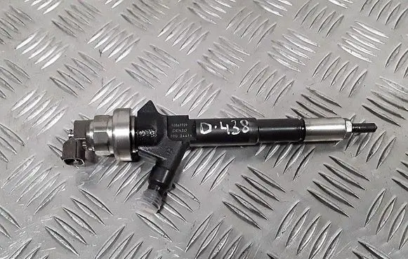 Opel Mokka Fuel injector 55567729
