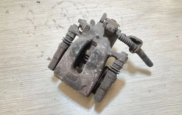 Opel Zafira B Rear brake caliper