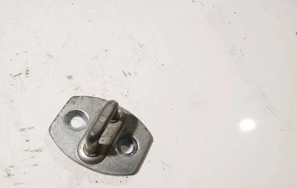 Toyota Avensis T250 Front door lock loop/hook striker 