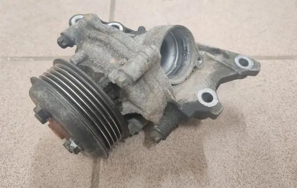 Mercedes-Benz A W169 Water pump A6402010001