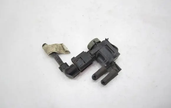 Audi A4 S4 B7 8E 8H Turbo solenoid valve 1J0906283C