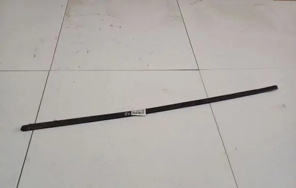 Seat Alhambra (Mk1) Front door glass trim molding 