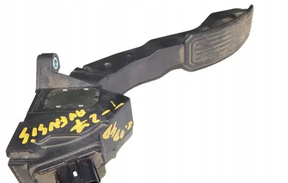 Toyota Avensis T270 Accelerator throttle pedal 7811002010