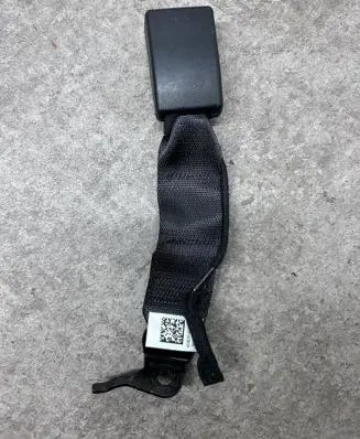 Middle seatbelt buckle (rear)