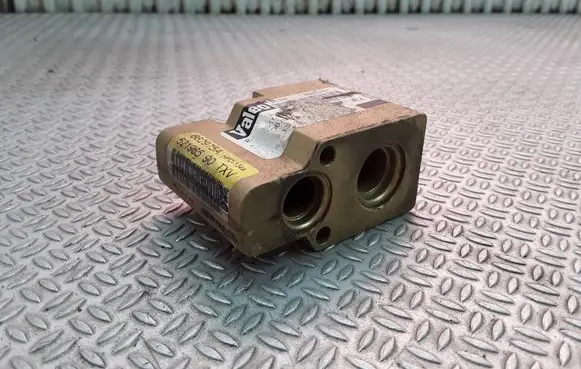 Volkswagen Golf IV Air conditioning (A/C) expansion valve 662975A