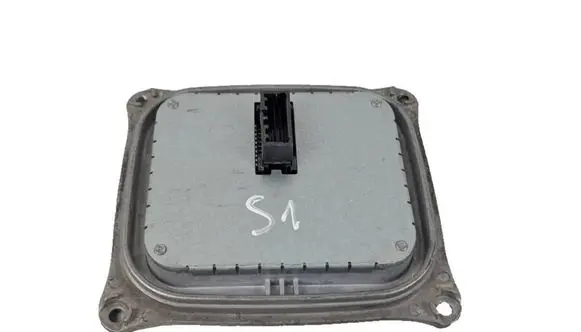 Alfa Romeo Stelvio Xenon control unit/module 147000026900