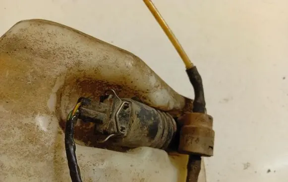Seat Alhambra (Mk1) Windscreen/windshield washer pump