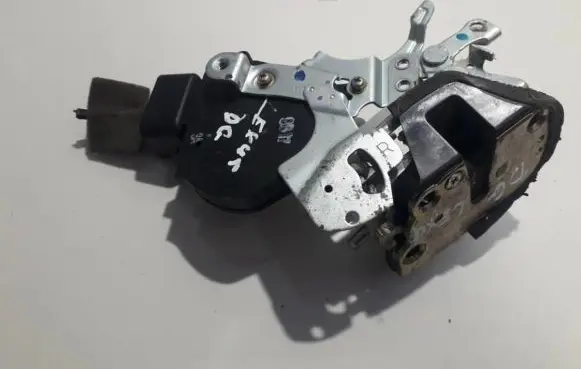 Lexus IS 200-300 Rear door lock