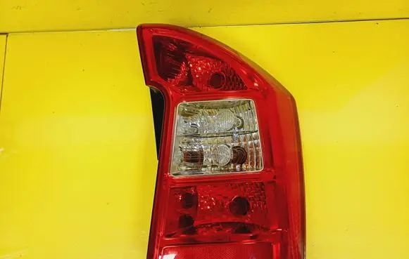 KIA Carens II Rear/tail lights