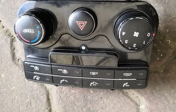 Hyundai i30 Central console control unit 972502L160 97250-2XXX