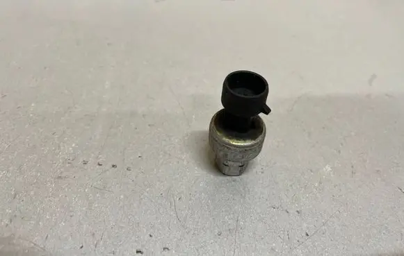Opel Astra J Air conditioning (A/C) pressure sensor 