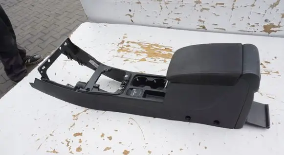 Volkswagen Tiguan Center console 